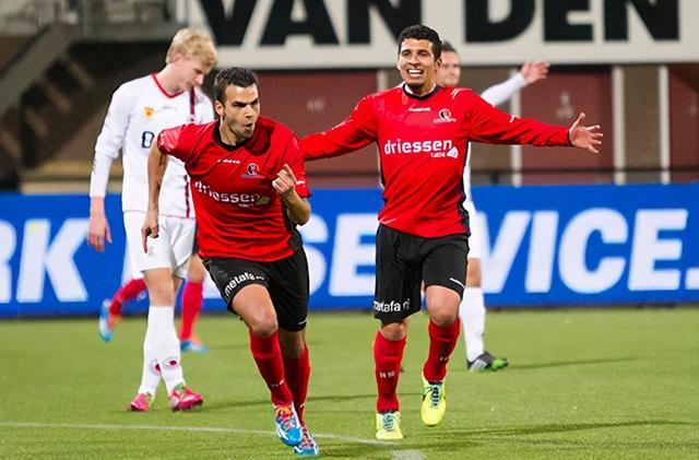 他树立了辉 他树立了辉